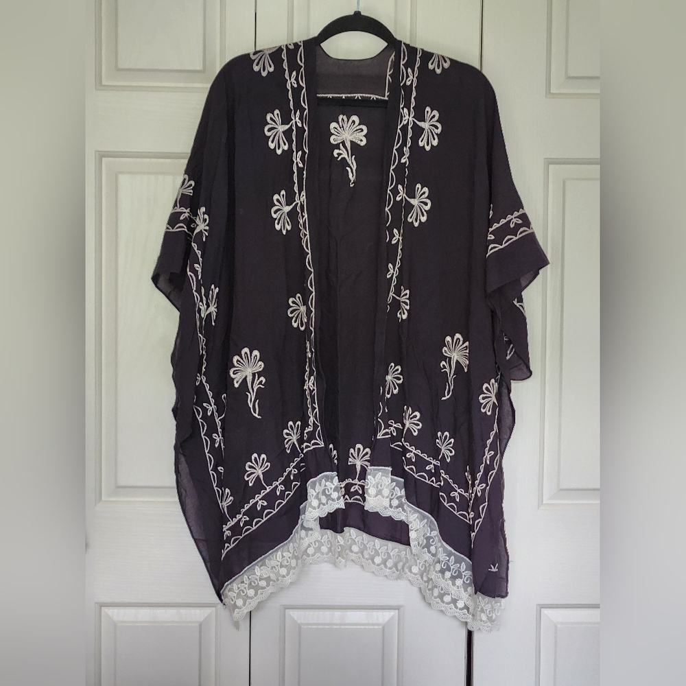 Black and Cream Kimono Gently Worn Rayon Breezy Baggy Comfy One Size